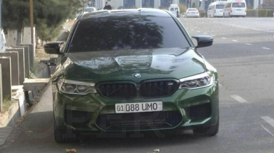 В Ташкенте заметили BMW с госномером из комбинации букв UMO