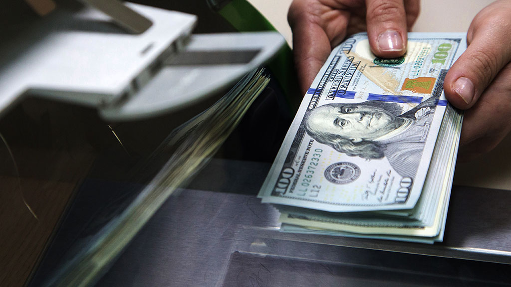 Опубликован новый курс валюты: доллар снова подскочил — таблица