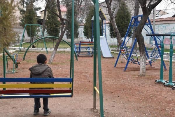 В Узбекистане мужчина отомстил женщине и изнасиловал ее 11-летнего сына в туалете