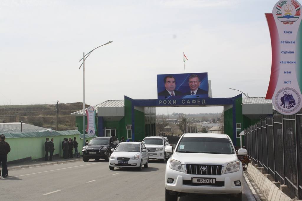 Некоторым гражданам разрешили пересекать узбекско-таджикскую границу — список