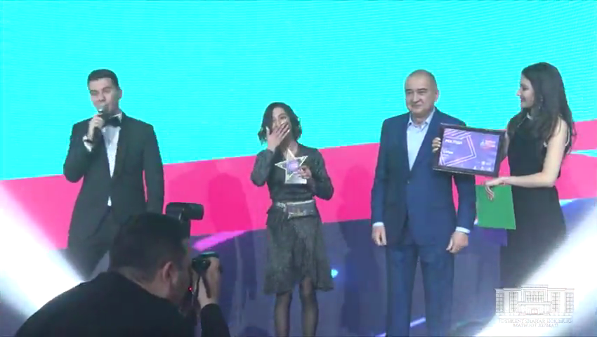 Джахонгир Артыкходжаев поддержал тиктокеров и вручил им награды