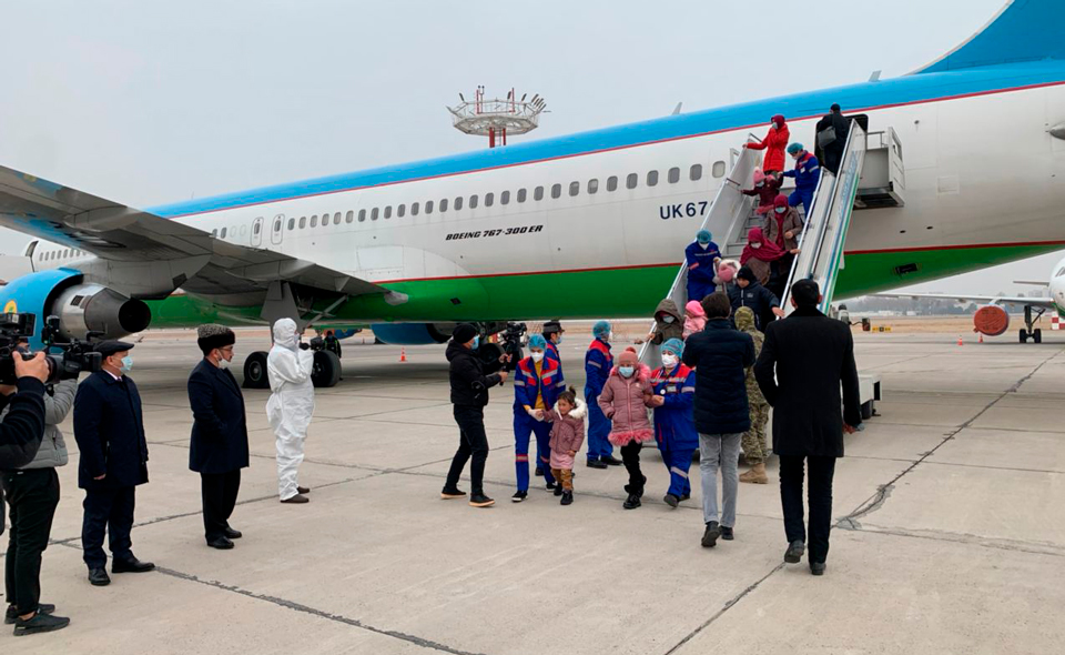 Узбекистан вывез из Сирии около сотни женщин и детей
