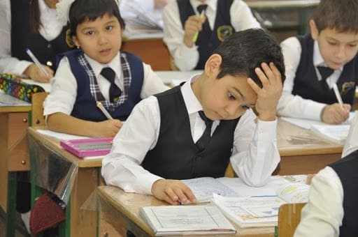 В школах Узбекистана запретили наряжать ёлку и ходить на новогодние мероприятия