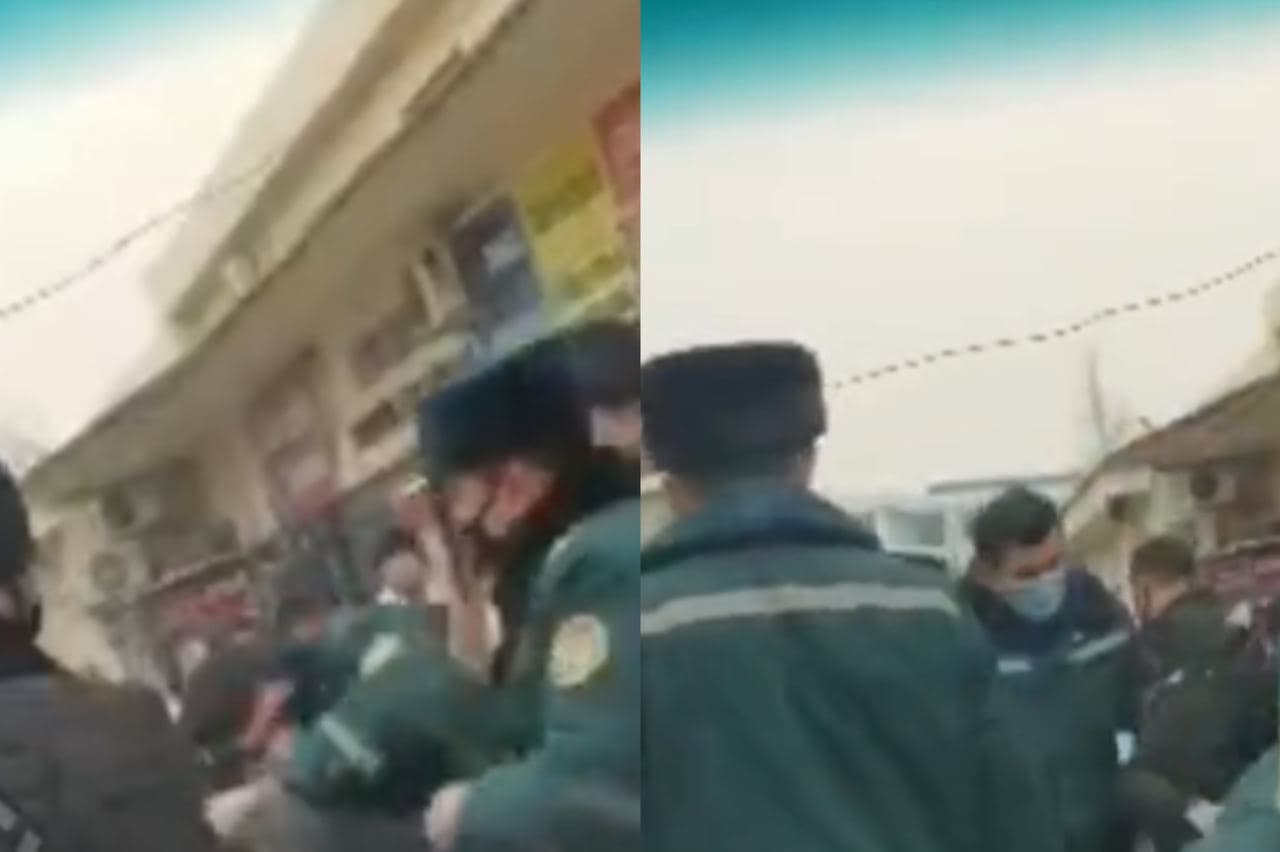 В Ташкенте уличные торговцы учинили скандал и подрались с сотрудниками ОВД — видео