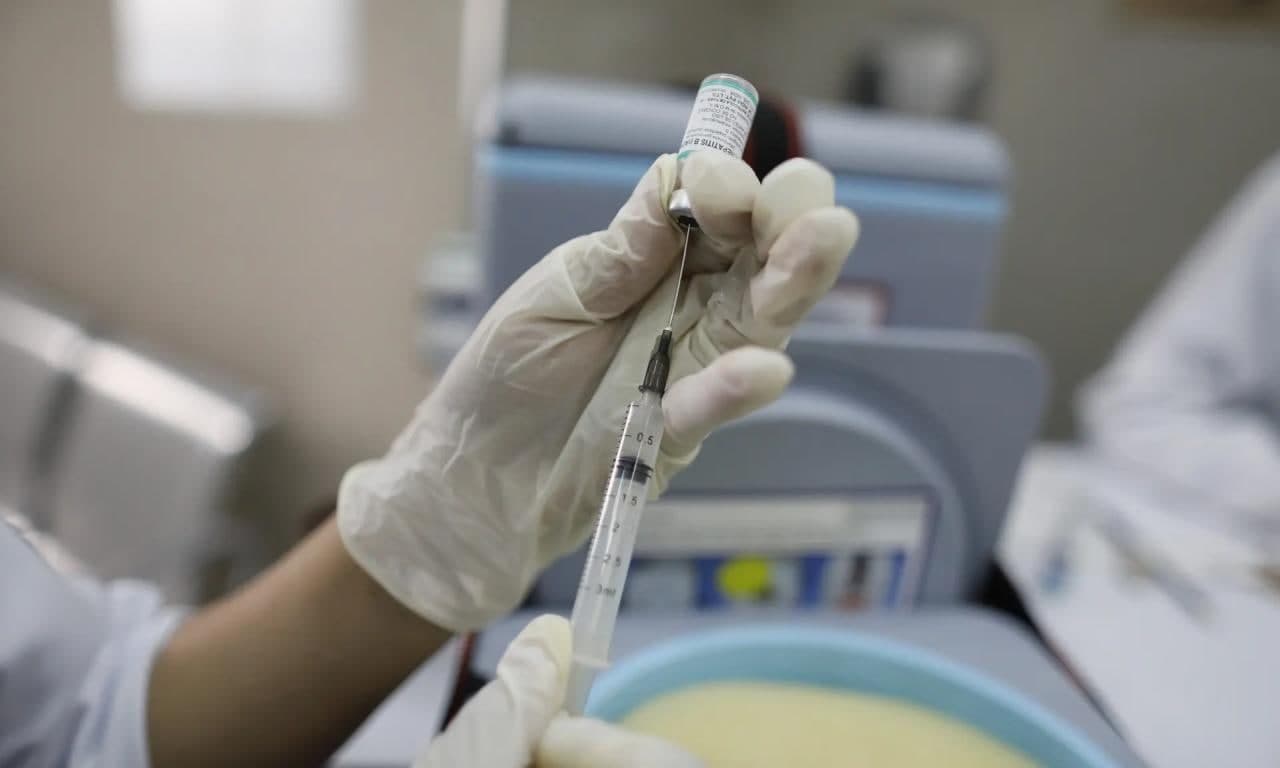 Узбекистанцев пригласили поучаствовать в испытании вакцины от коронавируса