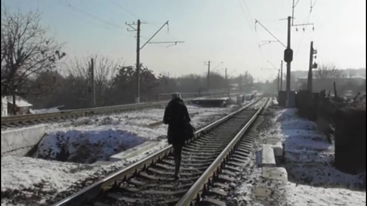 В столице за неделю две женщины в наушниках попали под колеса поезда — видео