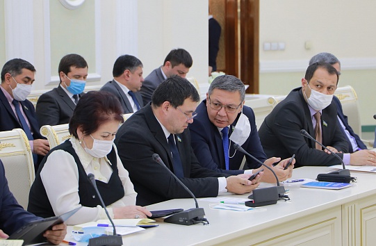 В Узбекистане планируют увеличить штраф за нарушение прав свободы выбора языка