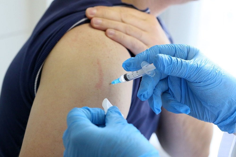 Стало известно, сколько узбекистанцев вакцинируют от коронавируса в этом году