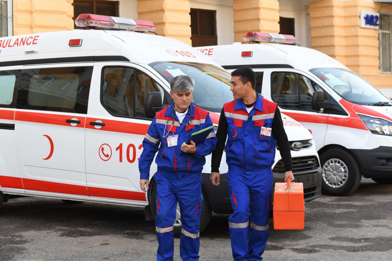 Узбекистанцам назвали основные причины задержек скорой помощи и среднюю стоимость за вызов