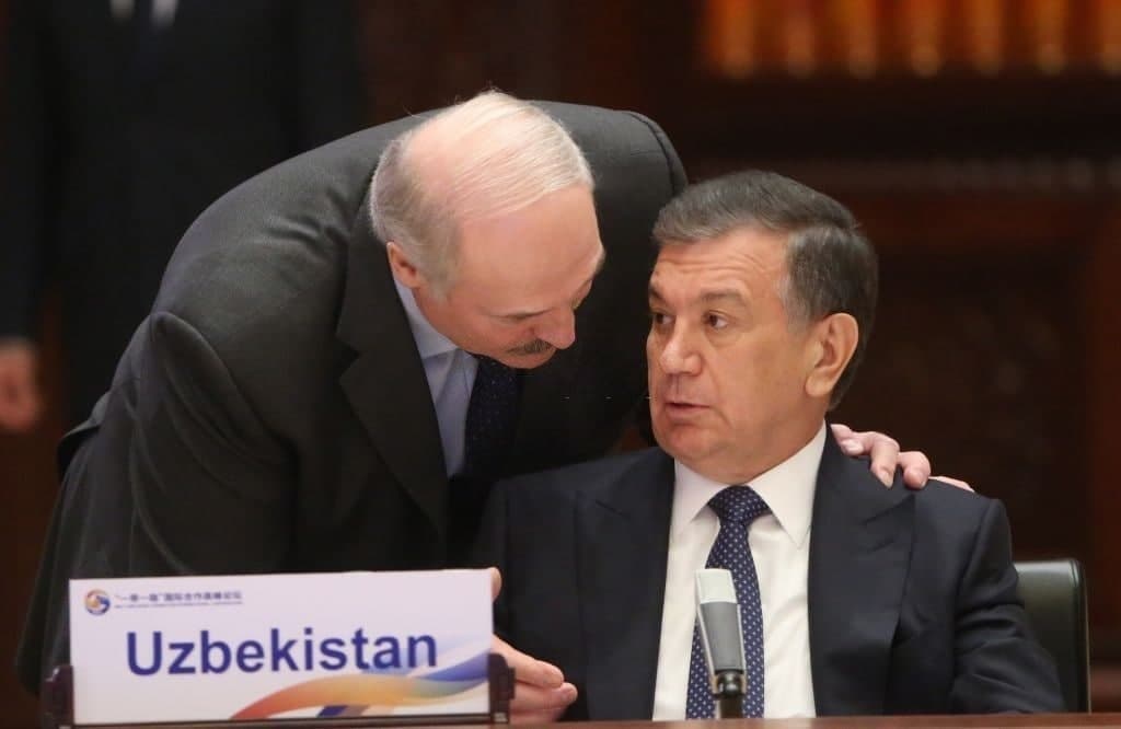 «Даже я иногда его побаиваюсь», — Лукашенко о Мирзиёеве и его реформах