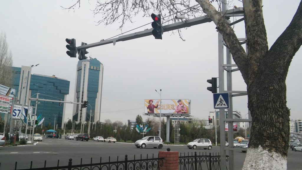 В Узбекистане предложили ввести уголовную ответственность за повторный проезд на красный сигнал светофора