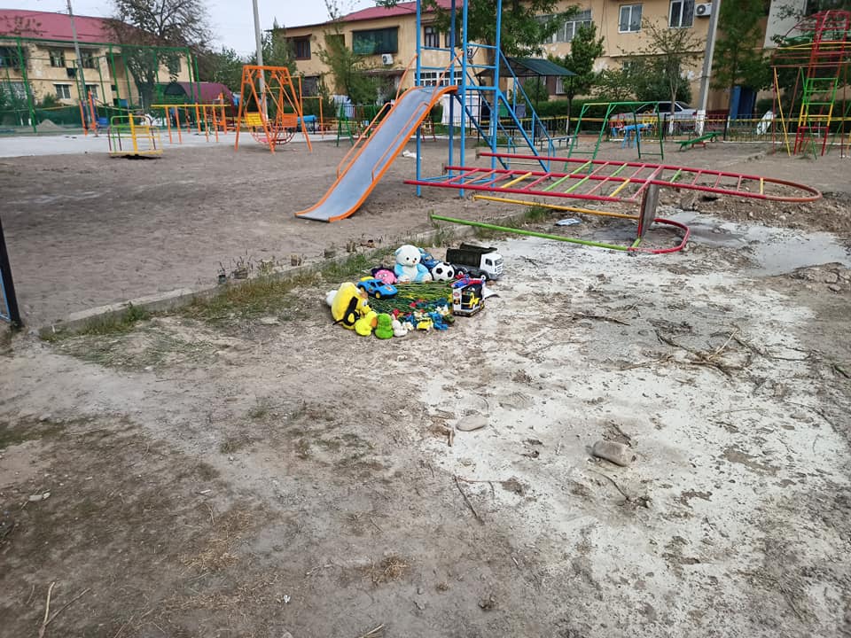 В Ташкенте на детской площадке горка насмерть придавила восьмилетнего ребенка