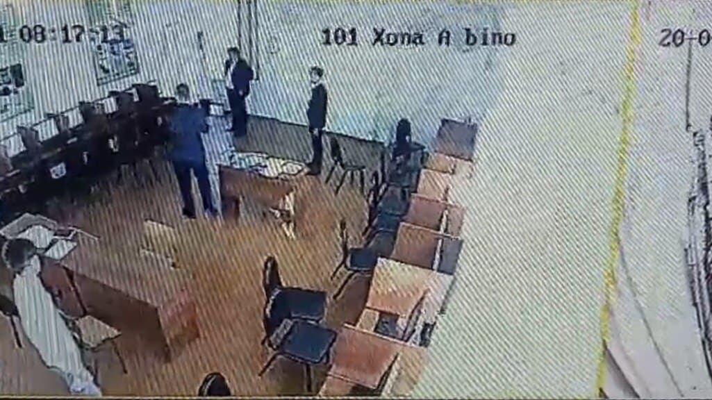 В Узбекистане прикрыли камеру видеонаблюдения перед началом аттестации учителей