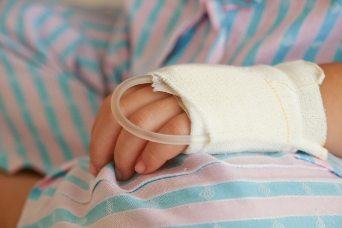 В детсаду двухлетнему мальчику оторвало палец из-за халатности воспитателей