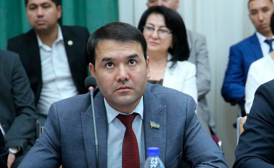 В хокимияте Сурхандарьи обвинили Расула Кушербаева в нарушении депутатской этики