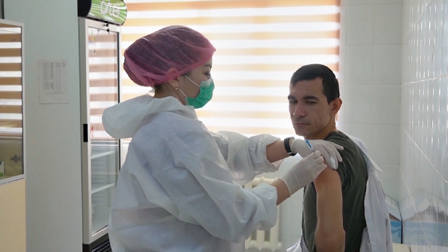 Минздрав рассказал об эффективности от вакцинации среди узбекистанцев