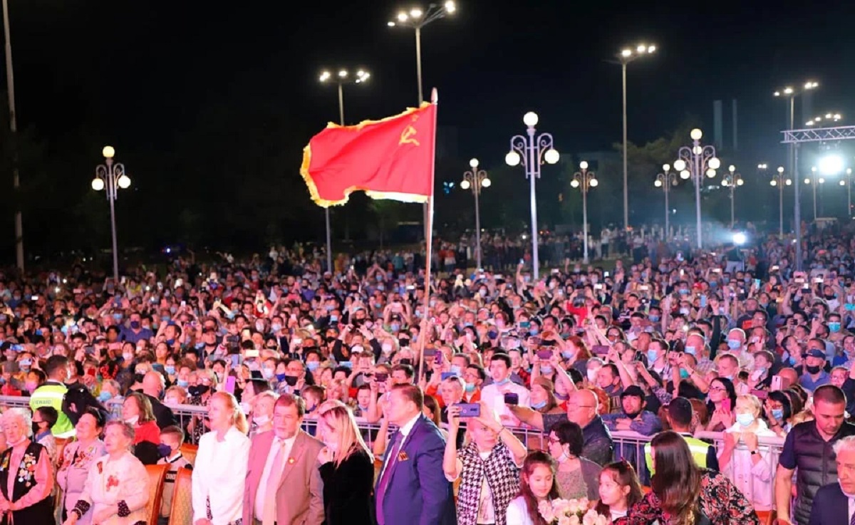 Алишер Кадыров расценил поднятие на концерте флага СССР оскорблением узбекского народа