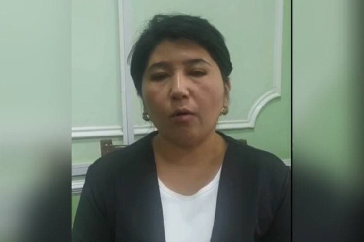 В Узбекистане директор школы попросила девочек не носить платок, а затем извинилась