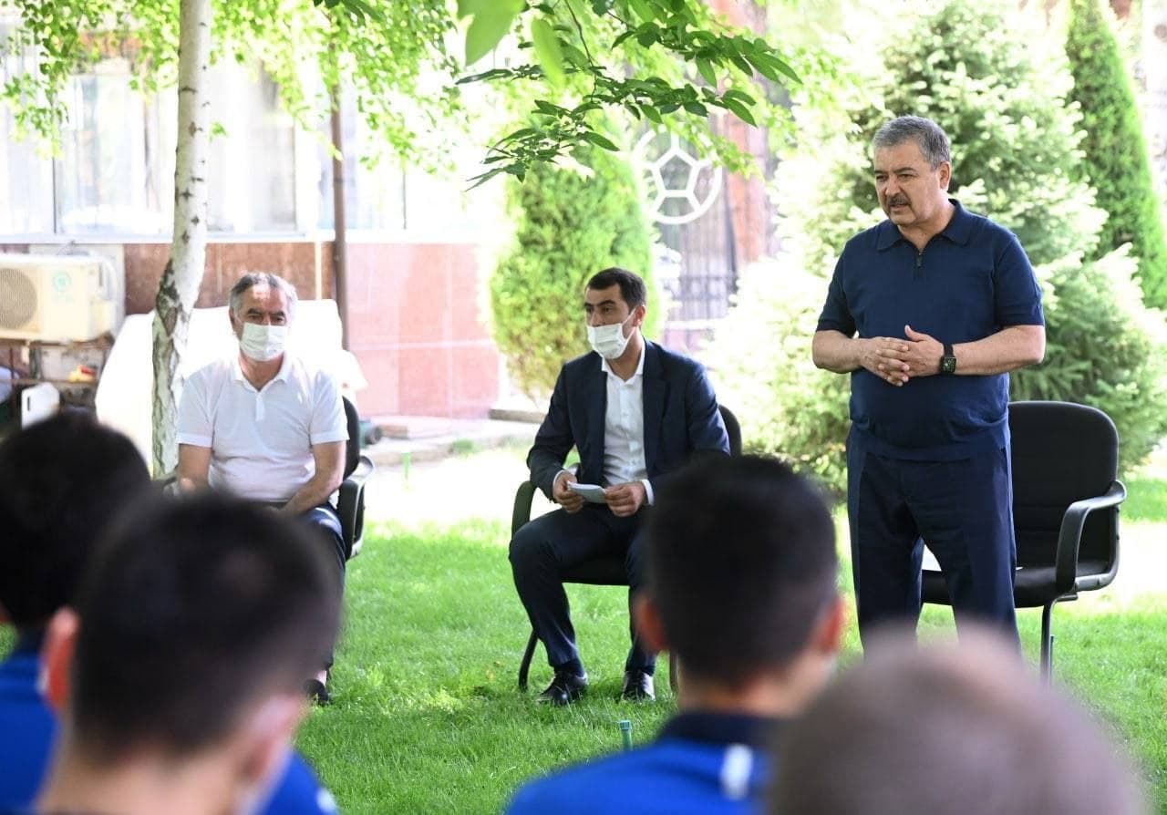 Президент УФА Абдусалом Азизов встретился с национальной сборной Узбекистана