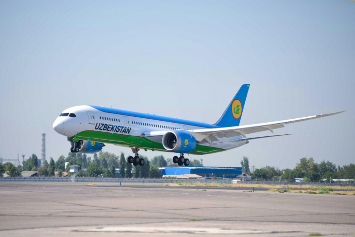 Узбекистан приостановил авиасообщение с еще одной страной
