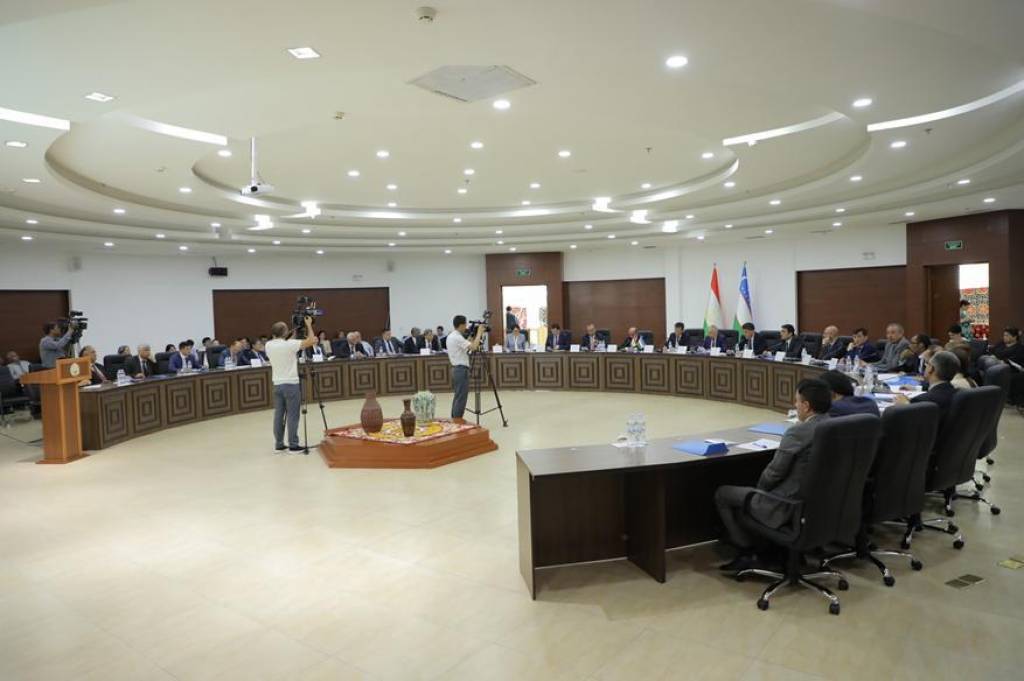 В Душанбе приняли делегацию из Узбекистана