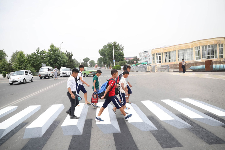 Более половины опрошенных в столице считают дорогу к школе небезопасной