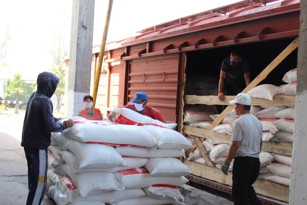 В Киргизии продадут гуманитарную помощь в виде муки из Казахстана