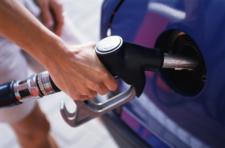 В Узбекистане вновь повысились цены на бензин