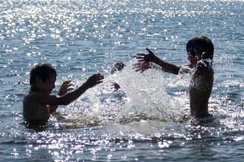 В МЧС предупредили об опасности купания в запрещенных местах в связи с началом летнего сезона