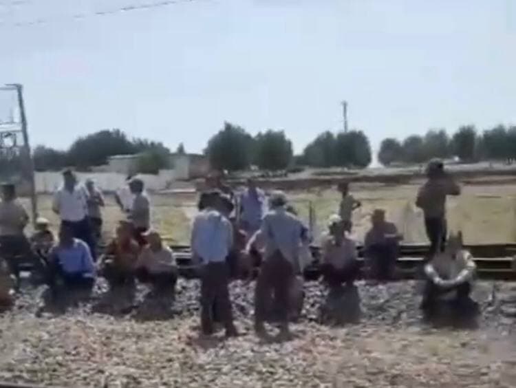 В Кашкадарье осудят 13 человек за перекрытую железную дорогу в знак протеста