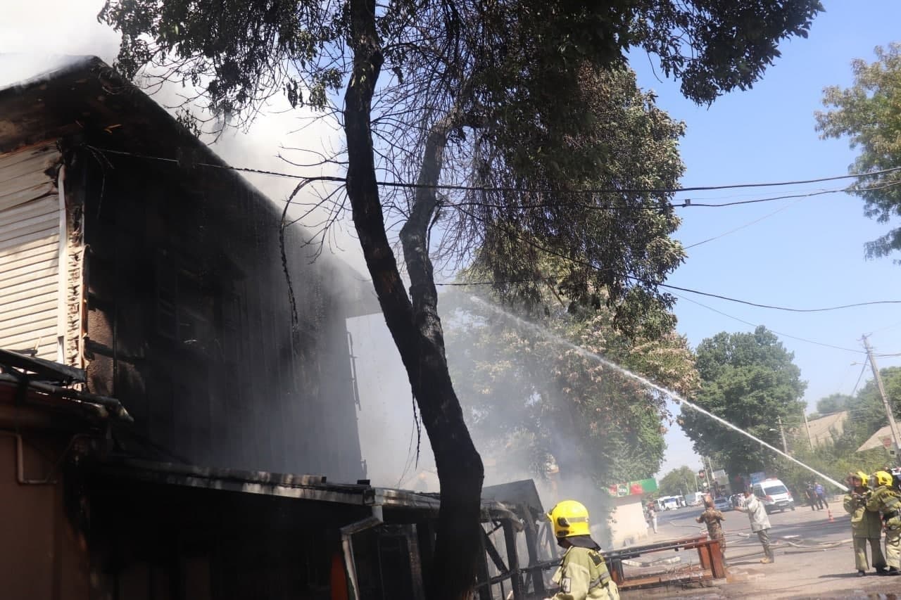 «Огненные блюда»: в Ташкенте загорелся ресторан