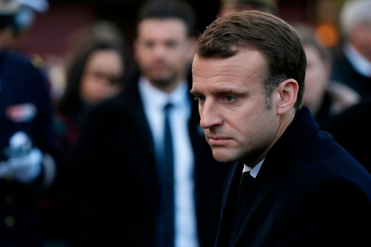 Во Франции мужчина дал пощечину президенту Макрону — видео